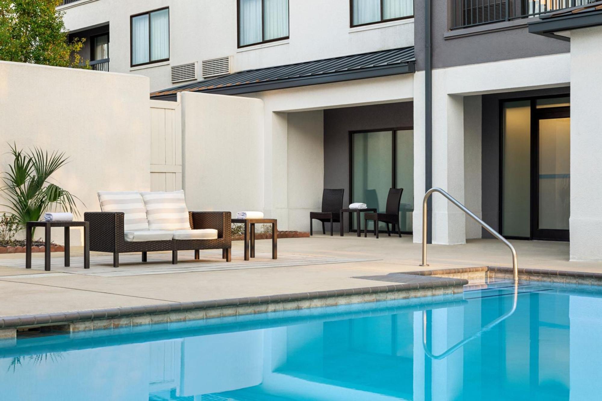 Courtyard Houston Sugar Land/Stafford Hotel Exterior foto