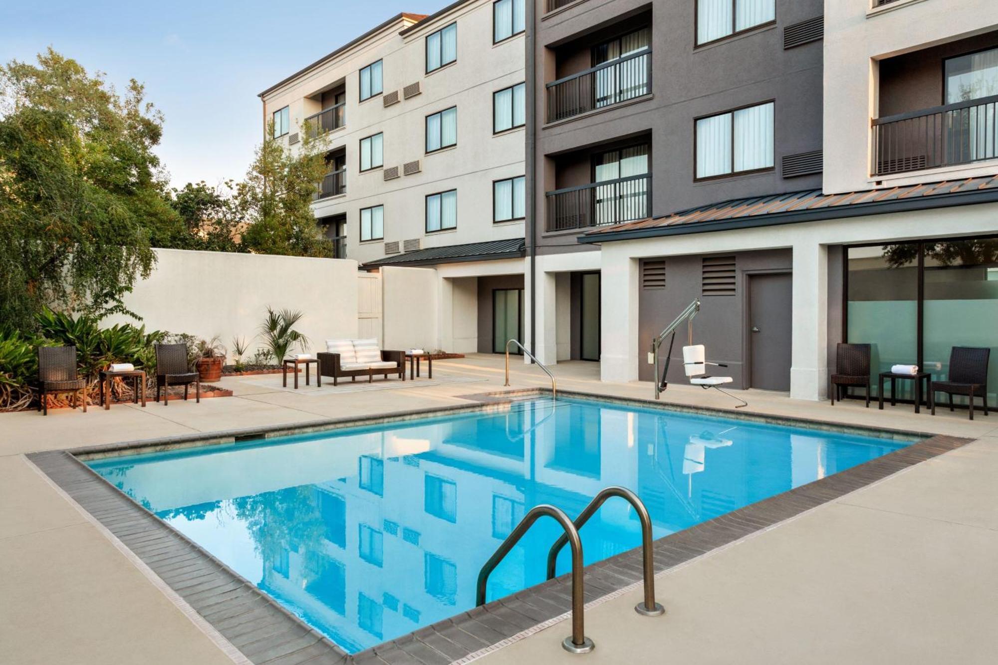 Courtyard Houston Sugar Land/Stafford Hotel Exterior foto