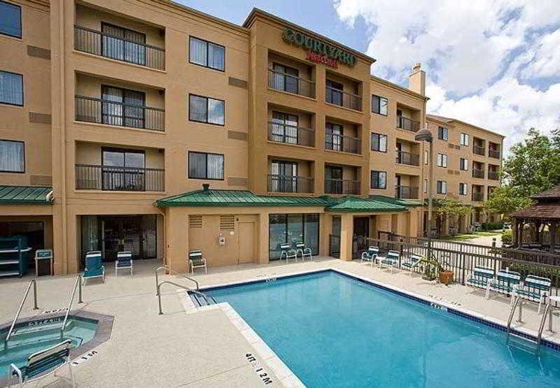 Courtyard Houston Sugar Land/Stafford Hotel Exterior foto