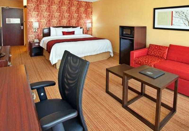 Courtyard Houston Sugar Land/Stafford Hotel Exterior foto