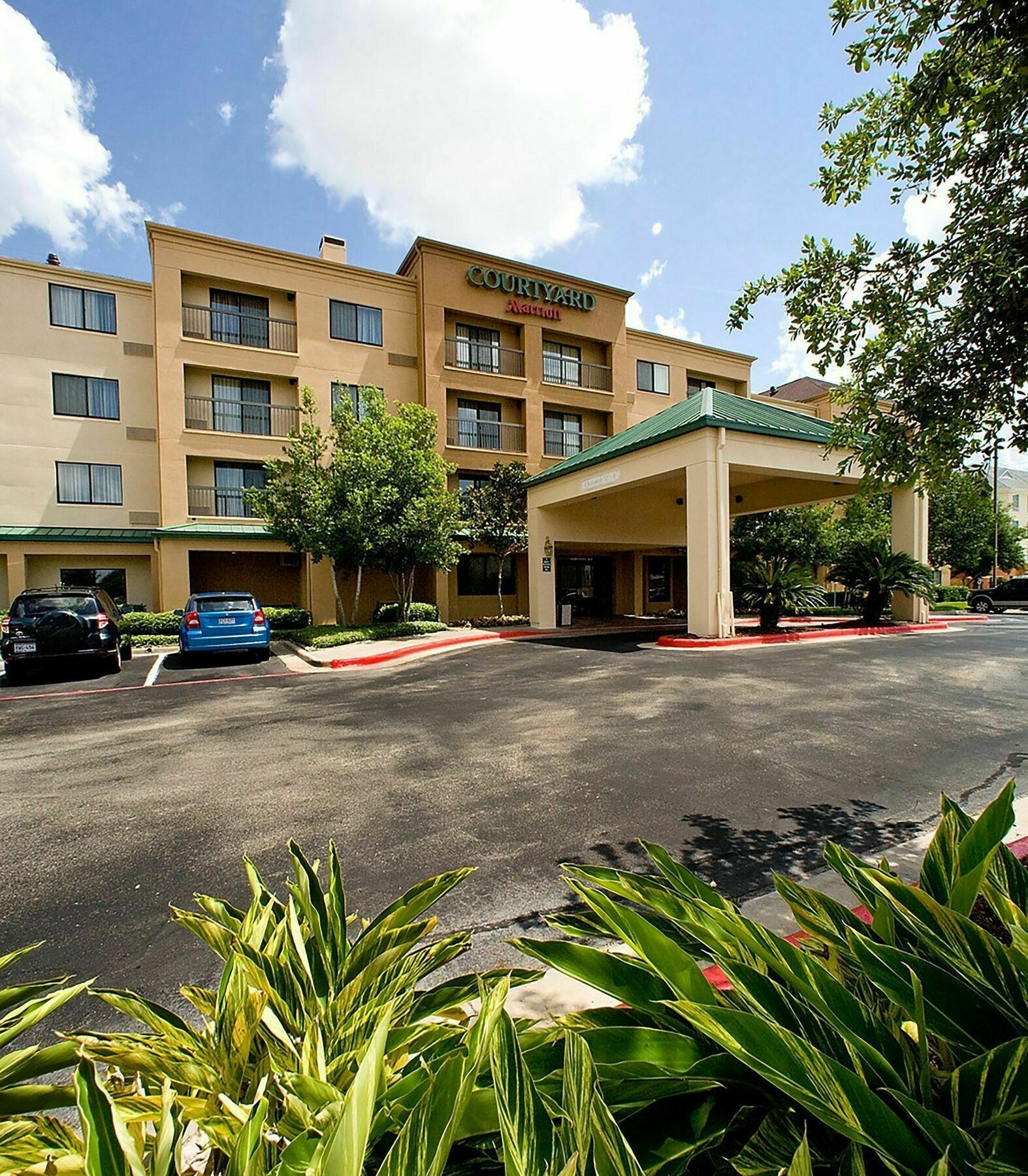 Courtyard Houston Sugar Land/Stafford Hotel Exterior foto